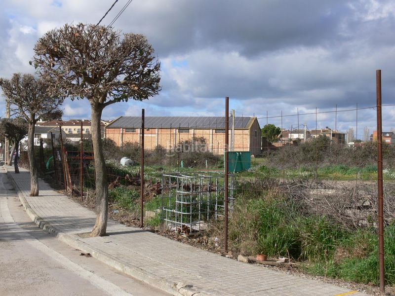 Foto cb128539-1a47-47c3-a605-b27a3b772384. Bâtiment à usage industriel dans Tornabous