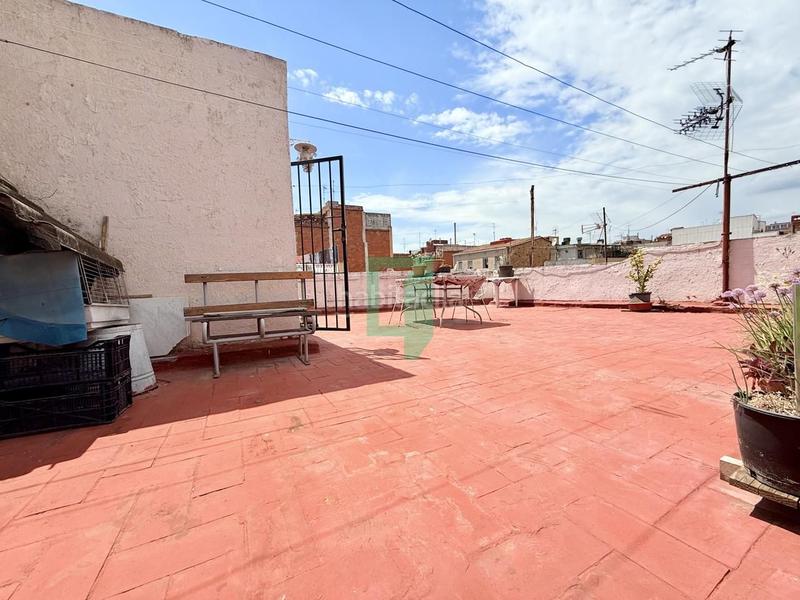 Foto a086b682-a85d-4abb-b4bf-dbd06ccbd6ee. Casa adossada a Artigues Badalona