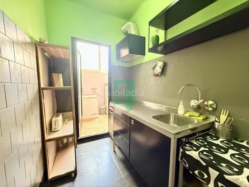 Foto aec385eb-5b49-4bb7-95bf-e06e6ebfa95e. Casa adossada a Artigues Badalona