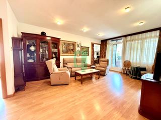 Piso  De martí pujol. Amplio piso con 5 habitaciones y terrazas