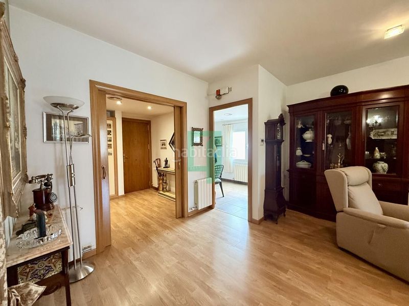 Foto 19063f84-0811-419b-b519-3aa5dbc3d531. Pis amb calefacció a Centre Badalona