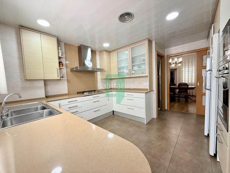 Foto f27b845f-75f6-4508-9360-5b6f1c6cefb2. Pis amb calefacció a Centre Badalona