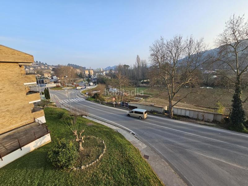 Foto 0d10bad2-d046-4324-89ba-04bc8f1f173e. Piso amplio piso exterior 4 dormitorios con garaje y terrazas en zona tranquila y próxima al centro en Estella / Lizarra