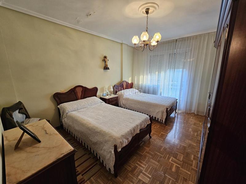 Foto b4fbd7dd-dada-4a78-8262-d2233ba75da4. Piso amplio piso exterior 4 dormitorios con garaje y terrazas en zona tranquila y próxima al centro en Estella / Lizarra
