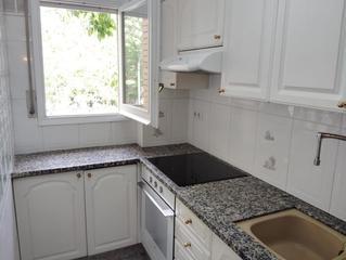 Appartement  Carrer de fra jacint coma i galí. Piso de 3 habitaciones , terraza y balcón