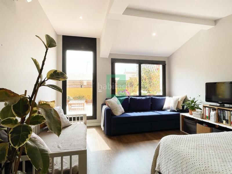 Foto 2a75dbd1-5053-4c7f-9a4c-db0760c01820. Casa adosada casa reformada en el centro ! en Centre Badalona