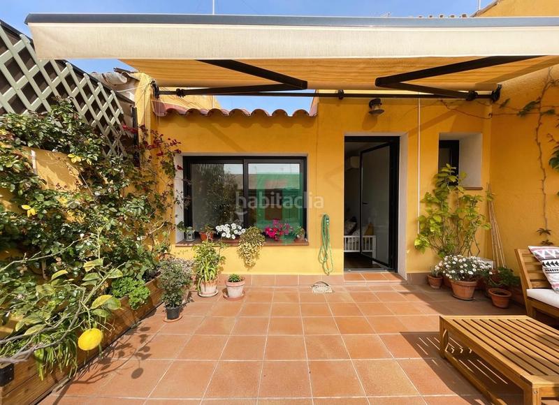 Foto 39d4f899-8af9-4e30-a6f1-df7d2a499505. Casa adosada casa reformada en el centro ! en Centre Badalona