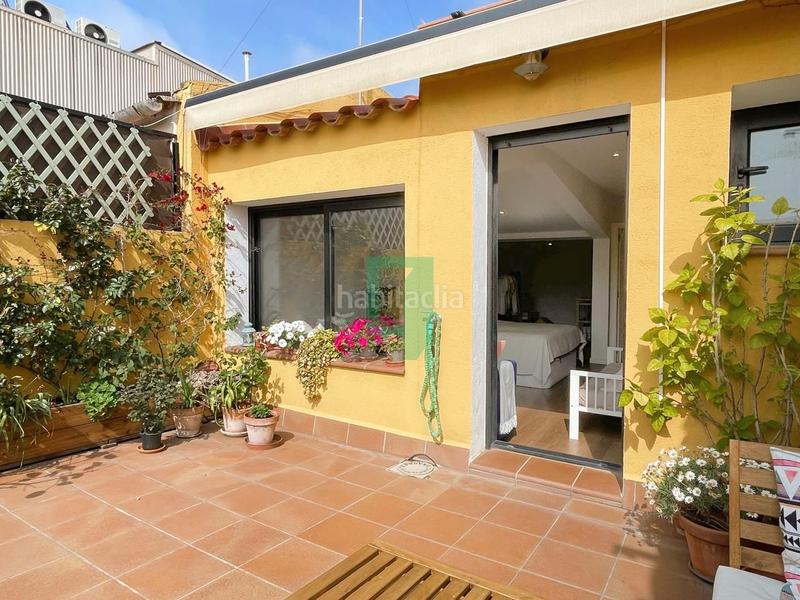 Foto 4273a708-4deb-4afe-b640-3e7a8c72030f. Casa adosada casa reformada en el centro ! en Centre Badalona