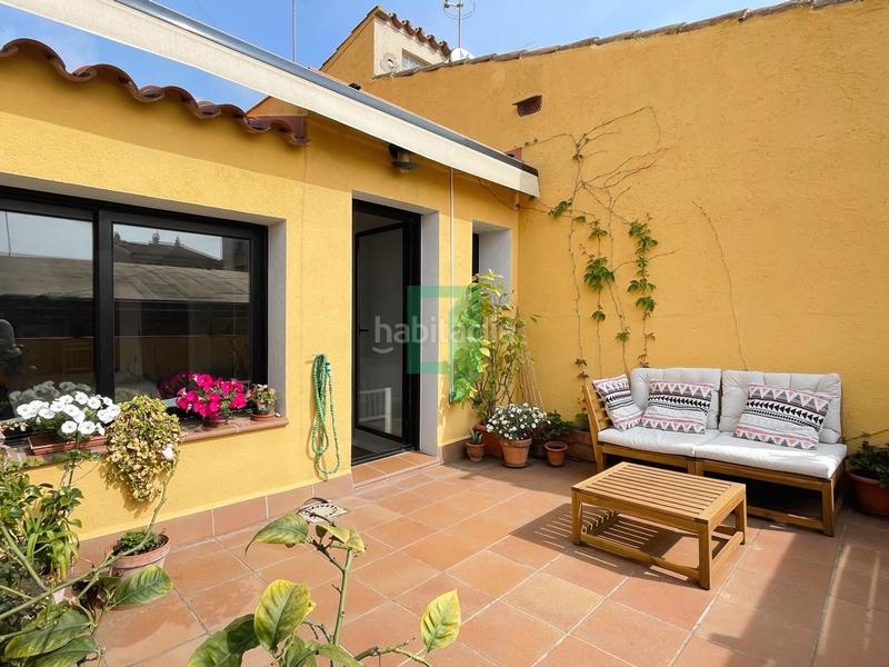 Foto 9a8aed84-996c-47a3-be04-a4db348642eb. Casa adosada casa reformada en el centro ! en Centre Badalona