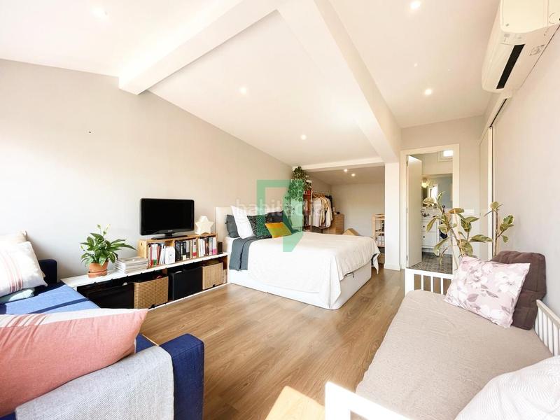 Foto b0745b1c-b442-4cc5-b556-f6a33458f331. Casa adosada casa reformada en el centro ! en Centre Badalona