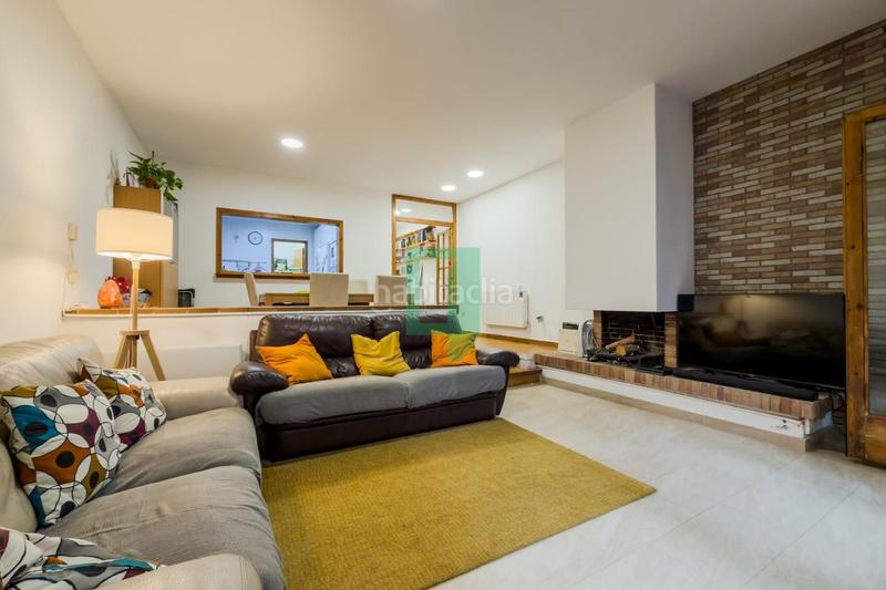 Foto 7758917f-51f1-489b-8ecb-62435b4fca5d. Casa adossada amb calefacció a Progrés - Pep Ventura Badalona