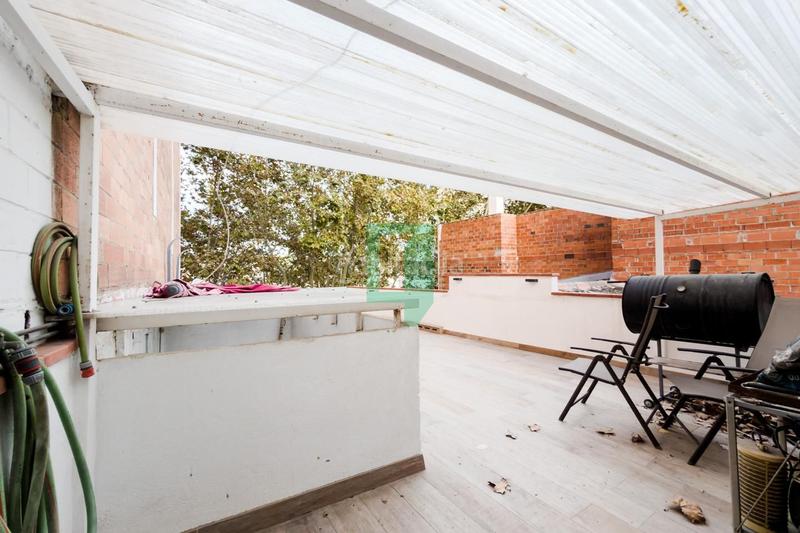 Foto b7e7f028-8b0f-44c8-97b4-ce48bb2f0755. Casa adossada amb calefacció a Progrés - Pep Ventura Badalona