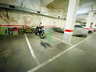 Autoparkplatz  Carrer de roger de llúria. Amplia y cómoda plaza de parking en la morera