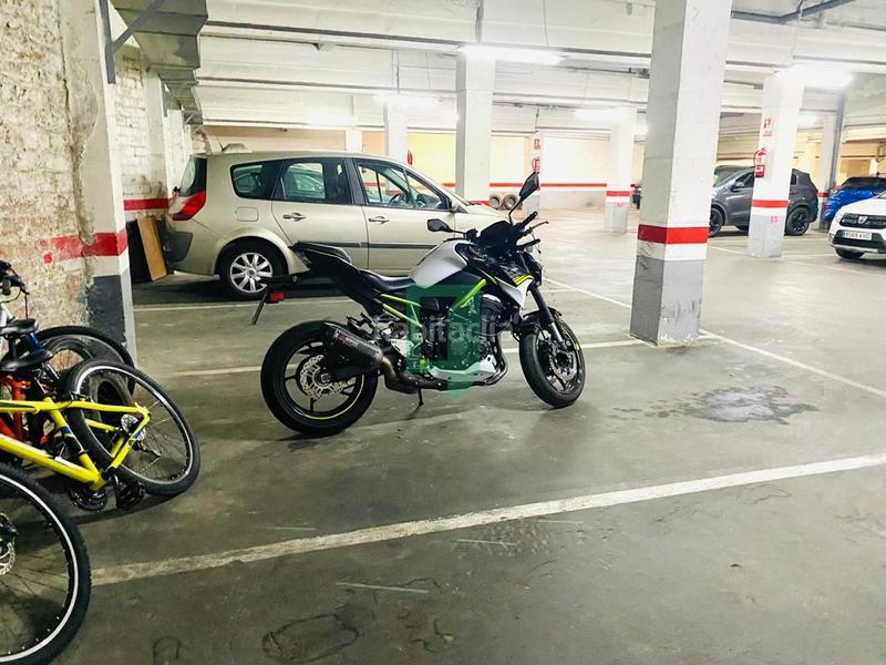 Foto b4f1a335-7cd6-4f83-a4d9-c990287b33ff. Parking voiture dans Morera Badalona