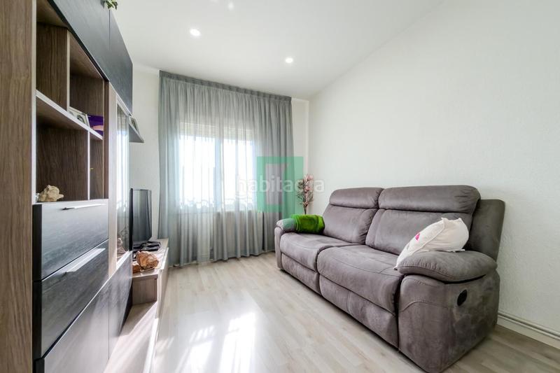 Foto 707a10fa-383e-4b38-b54e-5745a7989b2a. Flat with heating in Lloreda Badalona