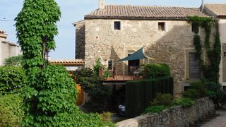 Chalet  Carrer major. Casa con restaurante rural