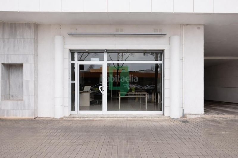 Foto 78d4fef1-a5ca-40f3-bf72-c36782315a19. Local comercial a Puigfred Badalona