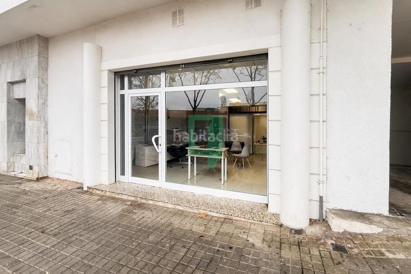 Foto 7d70ceaf-8bb9-4e8e-ad2d-7380f8673574. Local comercial a Puigfred Badalona