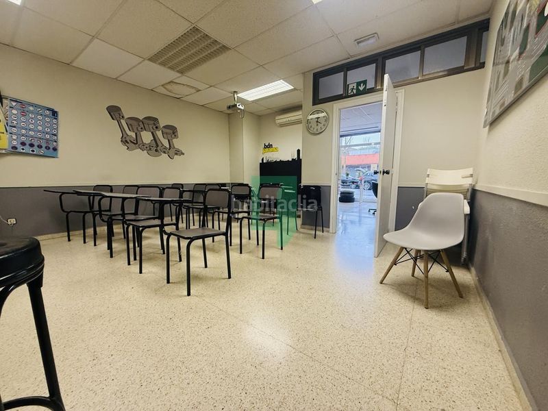 Foto efd8d7ae-aacb-43a3-bbad-0032c31e30e4. Local comercial a Puigfred Badalona