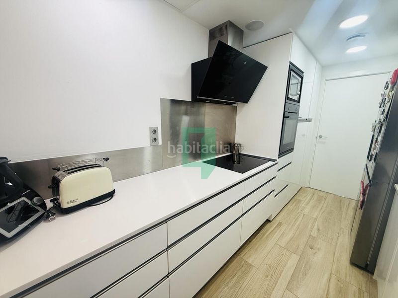 Foto f146d622-f578-4549-8f17-171f25c74296. Pis amb calefacció piscina a Port Badalona