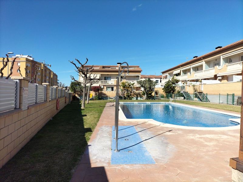 Foto 71848c72-a46a-4431-bcf3-8d7f058e7a58. Casa amb calefacció piscina a Cunit residencial Cunit