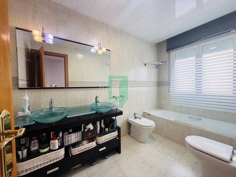 Foto 431cc79c-c5fd-4431-b555-36aa5e814c3a. Casa adossada a Bonavista Badalona