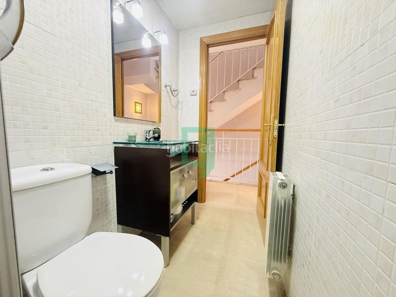 Foto 90df1045-65b0-45cd-a131-bf37aaffbee7. Casa adossada a Bonavista Badalona