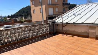 Maison  Milà i fontanals. Casa en venta en sallent
