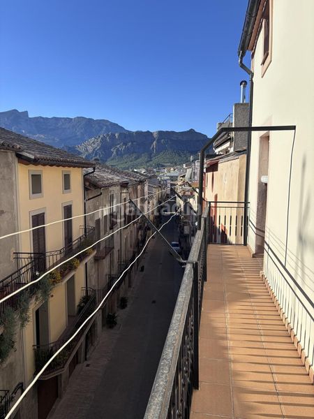 Foto 028e2b27-cddf-4128-a9b8-b7fe572516a5. Casa amb calefacció a Oliana