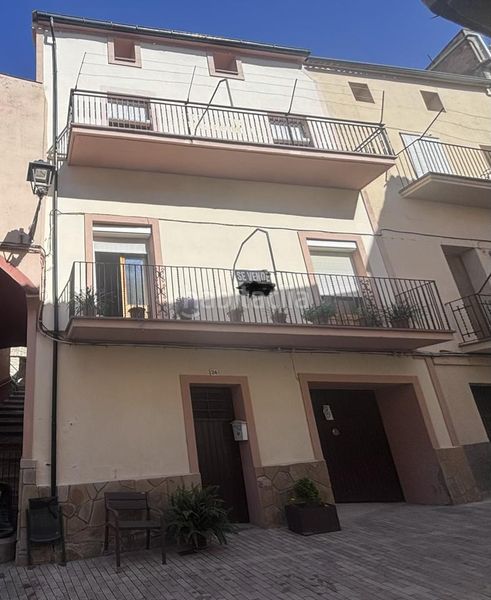 Foto c57d85e0-3dc6-4b9b-9d29-df5602afd4e6. Casa amb calefacció a Oliana