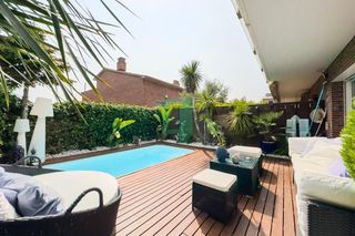 Casa  Can bruguera. Casa 3 vientos con piscina y gran garaje en tiana