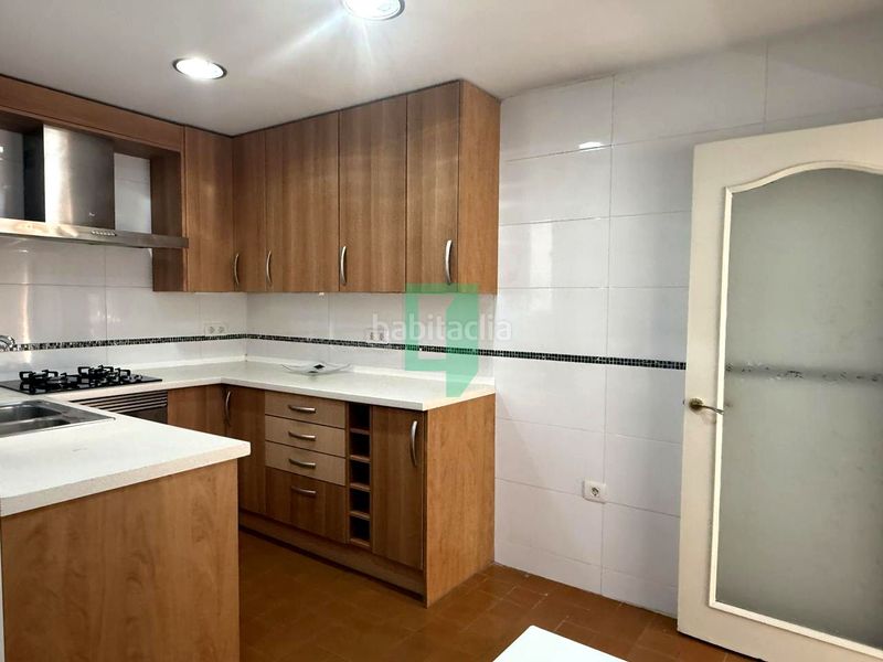 Foto b7c754de-9238-4b76-a756-0272bb813a81. Casa amb aparcament a Progrés - Pep Ventura Badalona