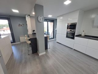 Etagenwohnung  Irunbidea. Vivienda lista para entrar a vivir con terraza y dos garajes.