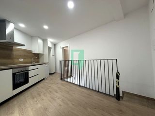 Duplex  De calderón de la barca. Dúplex de 3 habitaciones y 2 baños en badalona