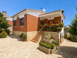 House  D'eduard toldrà. Fantástico chalet en can rial
