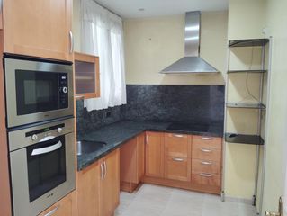 Etagenwohnung  Calle d'àngel guimerà. Amplio piso de 100 metros cuadrados en el corazon de manresa