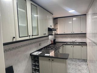 Pis  Abat marcet. Amplio piso de 4 habitaciones con terraza