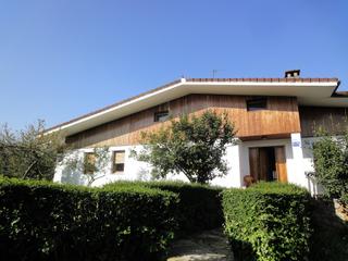 Chalet  Fano auzoa. Inmobiliaria campuzano vende bonito chalet independiente con esp