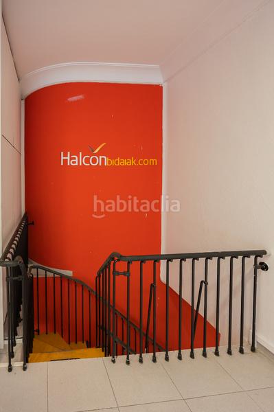Foto 4f67aaf9-35b7-4fe0-935c-25fdf6a8d5a8. Rent business premise in diego lopez haroko kale nagusia 76 in Bilbao