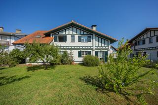 Chalet  Barrio elexalde. Inmobiliaria campuzano pone a la venta este precioso chalet inde