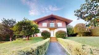 Chalet  Barrio garaioltza. Inmobiliaria campuzano vende magnífico chalet independiente en u