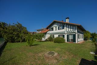 Chalet  Barrio elexalde. Inmobiliaria campuzano pone a la venta este precioso chalet inde