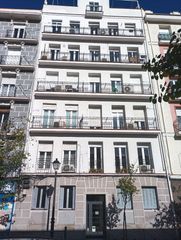 Appartement  Calle de fernando el católico. Inmobiliaria campuzano vende piso en la calle fernando el católi