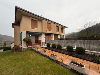 Casa bifamiliare  Urbanización usarena. Inmobiliaria campuzano vende precioso chalet pareado en zorraquí