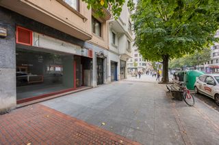 Rent Business premise  Diego lopez haroko kale nagusia 76. Inmobiliaria campuzano alquila local en la gran vía de bilbao.
