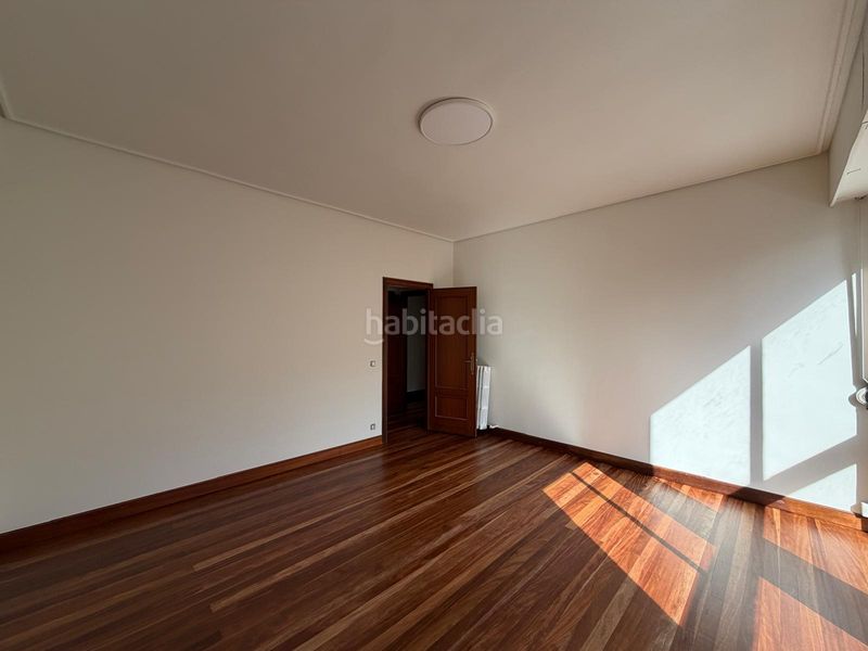 Foto 0ad1d462-c76e-4710-bded-8d78307b5e59. Alquiler piso inmobiliaria campuzano alquila espectacular vivienda situada en la calle elcano, junto a la plaza euskadi. en Bilbao
