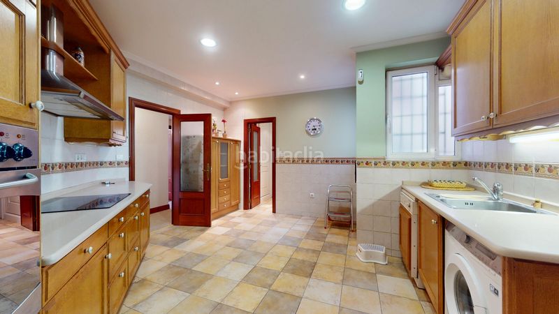 Foto 58134fb4-06c9-43bc-8068-2dadb518278a. Alquiler piso inmobiliaria campuzano alquila espectacular vivienda situada en la calle elcano, junto a la plaza euskadi. en Bilbao