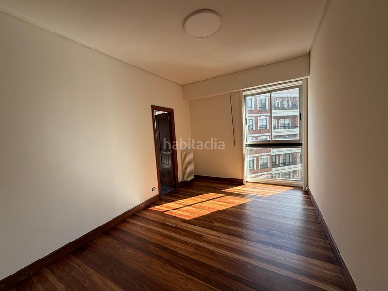 Foto 7d0214bc-78ee-4814-a982-6ec272b5c0c5. Alquiler piso inmobiliaria campuzano alquila espectacular vivienda situada en la calle elcano, junto a la plaza euskadi. en Bilbao