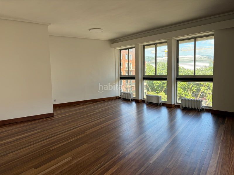 Foto a2533751-3b43-4d5c-b9e1-b9d65a0cb4b0. Alquiler piso inmobiliaria campuzano alquila espectacular vivienda situada en la calle elcano, junto a la plaza euskadi. en Bilbao