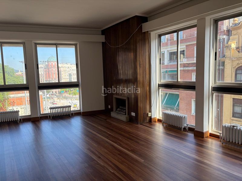 Foto eb14a0e1-6b04-4e82-8bb1-b1bf26c5f886. Alquiler piso inmobiliaria campuzano alquila espectacular vivienda situada en la calle elcano, junto a la plaza euskadi. en Bilbao